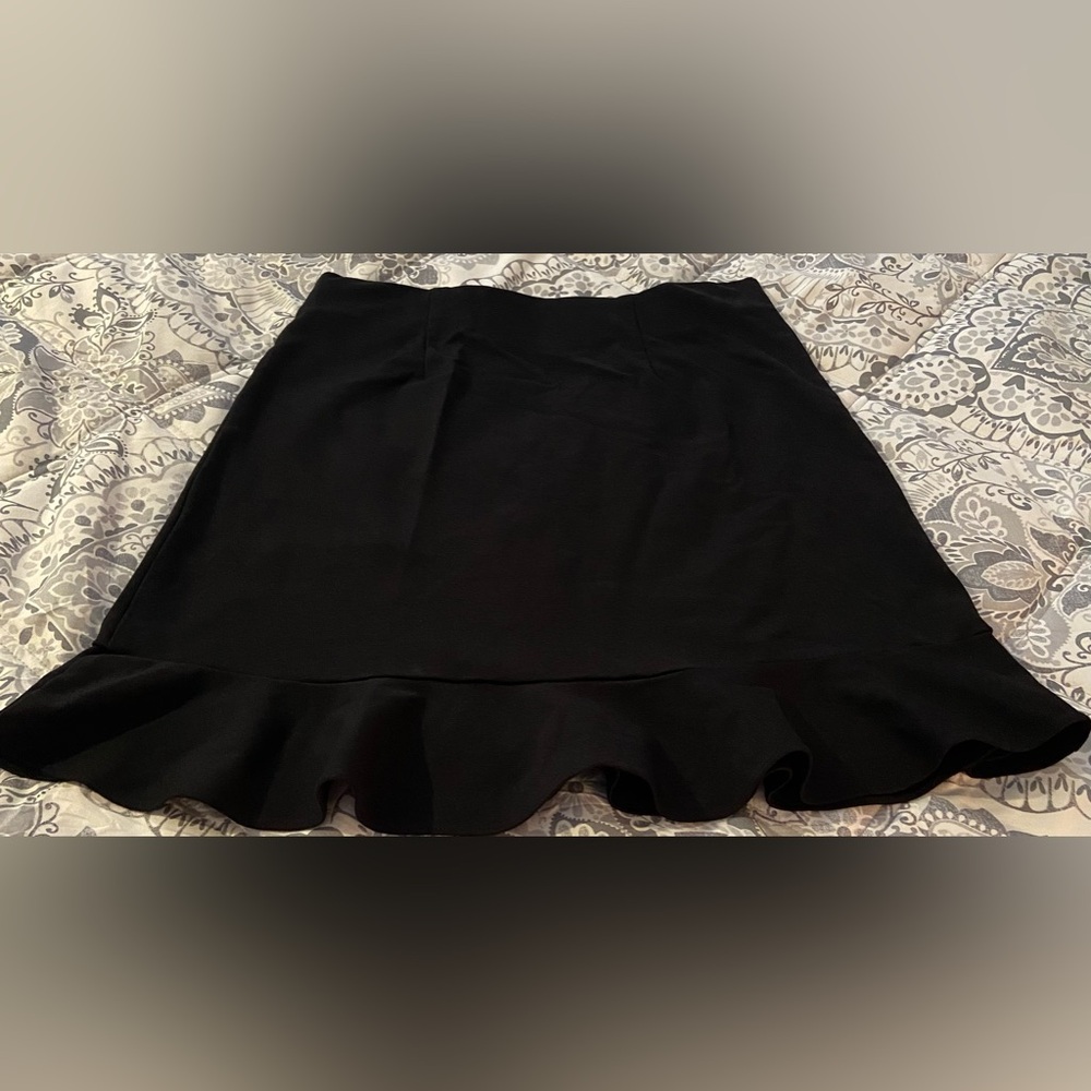 LOFT BLACK RUFFLE PONTE SKIRT SIZE SMALL - Picture 8 of 8